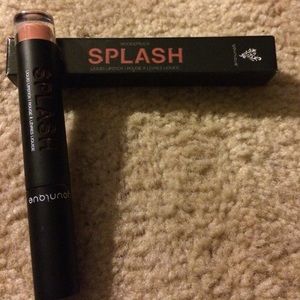 Younique Splash Liquid Lipstick “SYMPATHETIC”